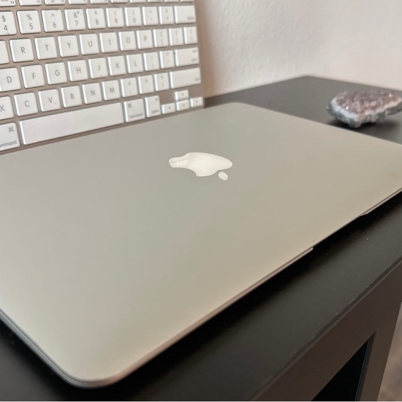 MacBook Air - Picture 2 of 8